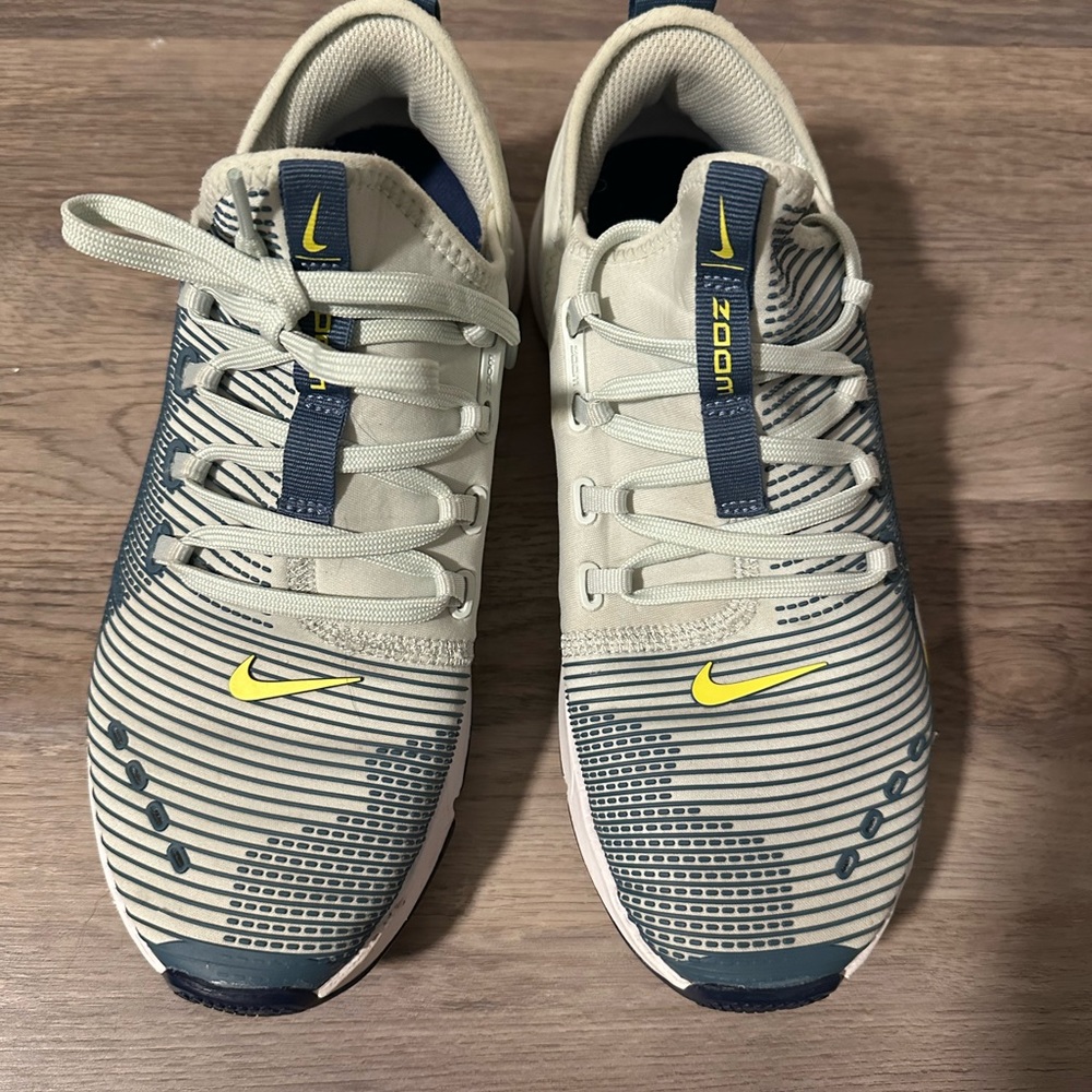 Nike Tennis Shoes